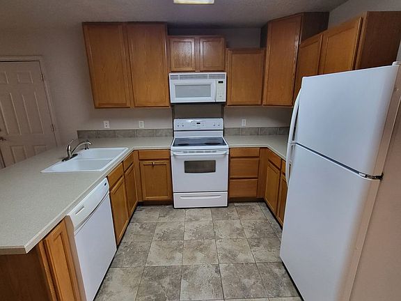 4th image of 1920 S Avenue G APT C