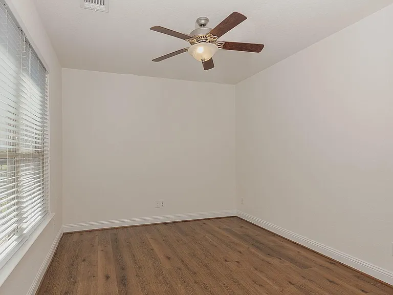 46 Caprice Bend Pl — Photo 21