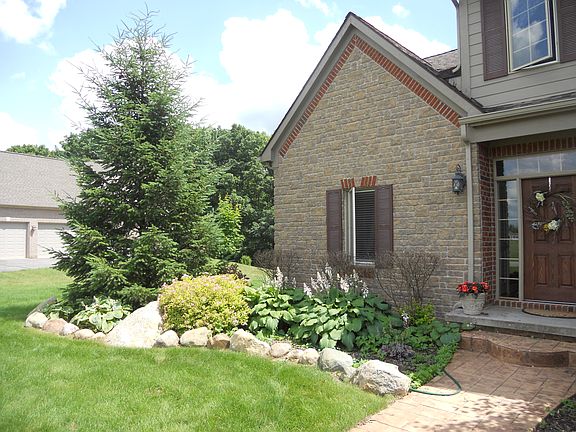 4th image of 383 Baintree Blvd