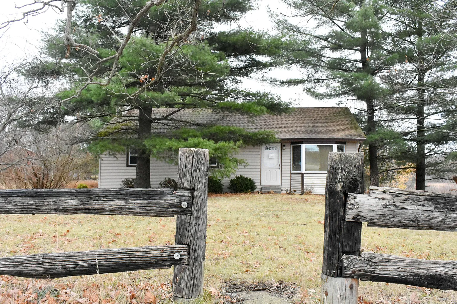 851 Pierce Rd photo 1