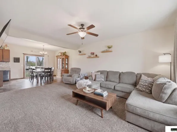 941 Scotts Creek Ct, Hickman, NE 68372