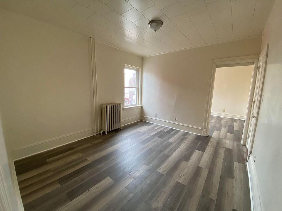 2nd image of 814 N 7th St APT 2
