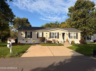 5 Tanglewood Dr, Cream Ridge, NJ 08514