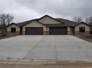 1437 J St, Geneva, NE 68361