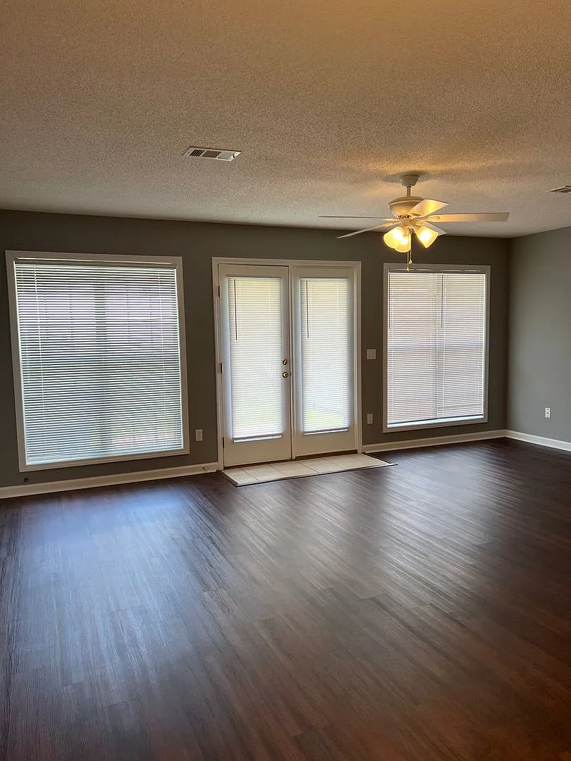 Available NOW - 139 S. Springview — Photo 3