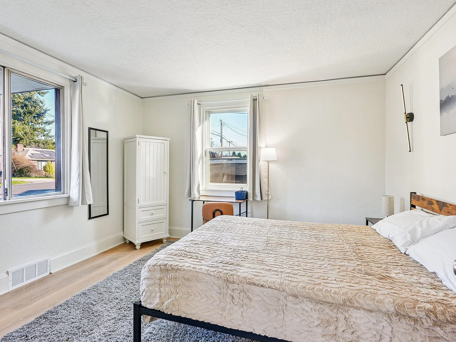 4 bed, 2.0 bath, 1800 sqft, $1,044 — Photo 3