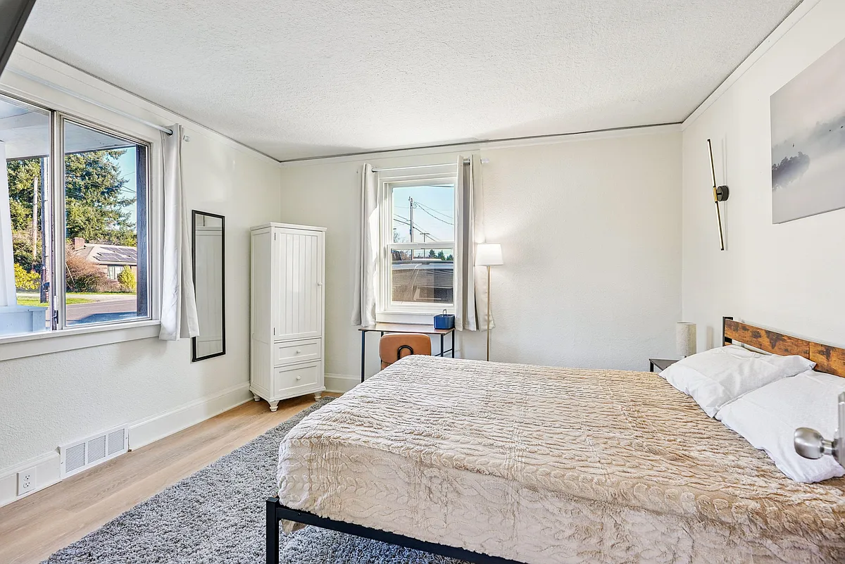 Bright Room with Blackout Window Coverings - NE 49th St