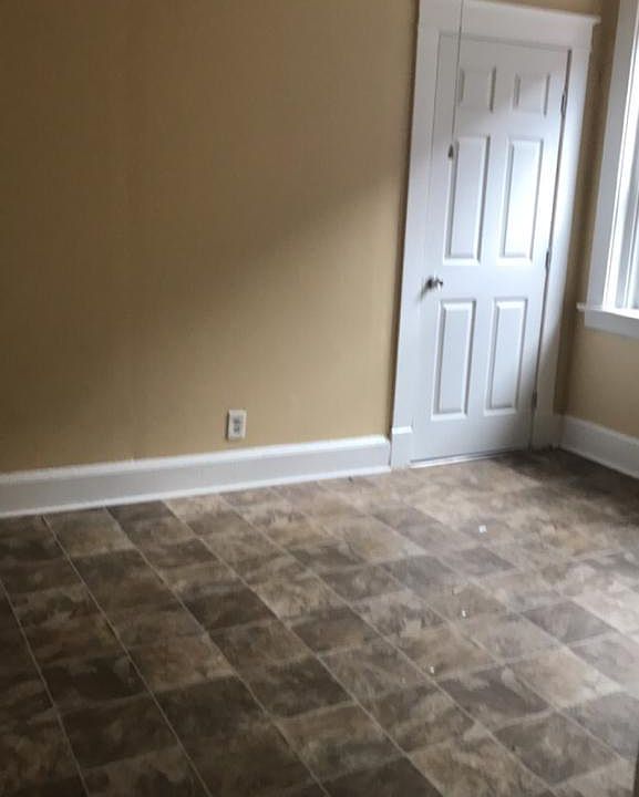 2nd image of 168 Glen St #4