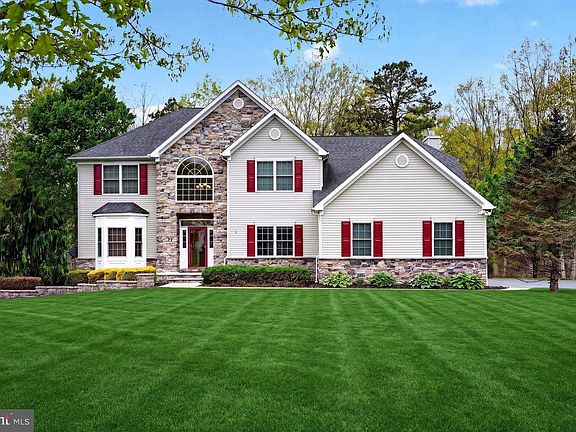2nd image of 77 Hemlock Dr
