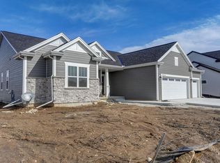 N66W25562 Beaver Creek Ln, Sussex, WI 53089