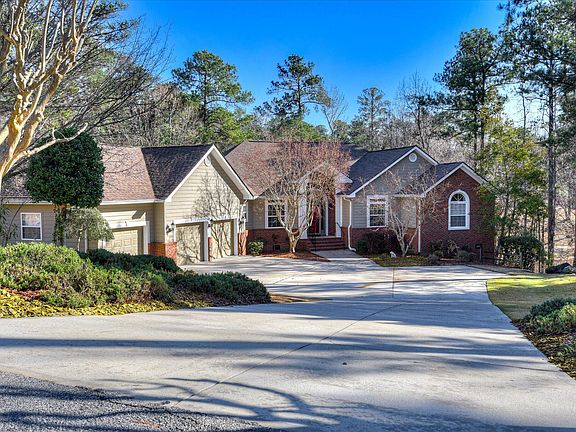 3rd image of 224 Amelia Drive