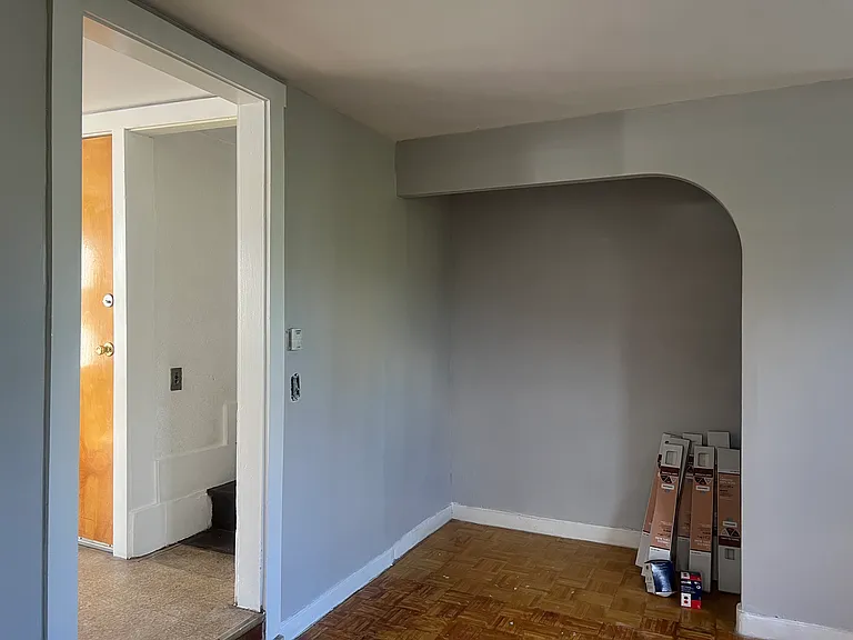 1042 Douglas Ave — Photo 6