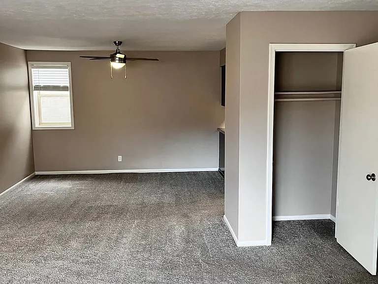 Bristol Square Apartments — Photo 90