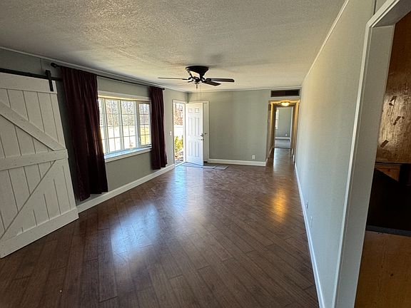 5th image of 1 Hawthorn Hills Dr