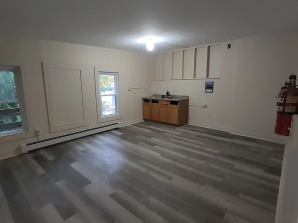 21 Henry St #303, Bellows Falls, VT 05101