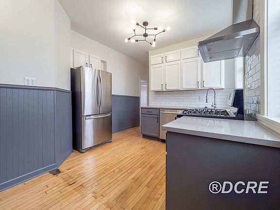 3rd image of 1314 W Argyle St APT 3