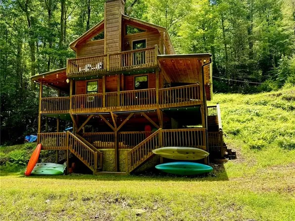 216 Sourwood Dr, Blue Ridge, GA 30513