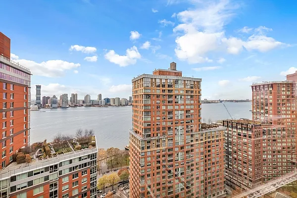 Rented by R New York | media 2