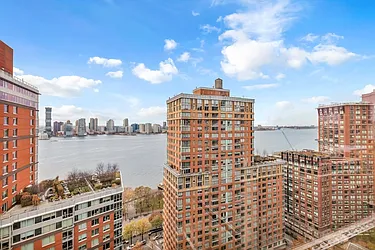 Rented by R New York