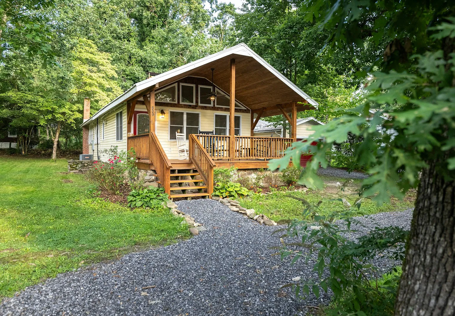 809 Montreat Rd — Photo 1