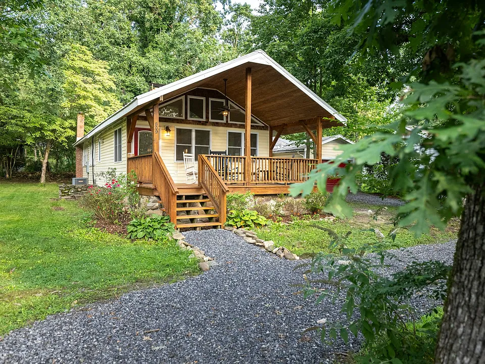 809 Montreat Rd