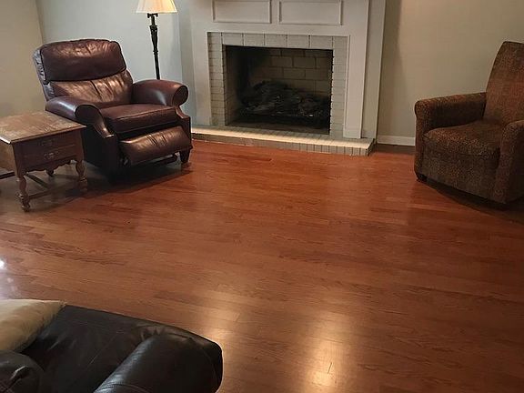 3rd image of 1004 Broadmoor St