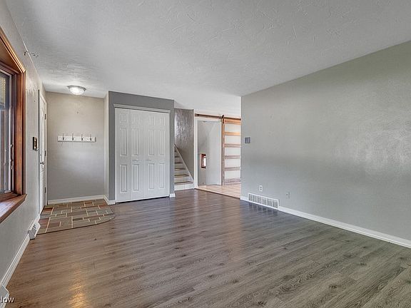 4th image of 1825 E Skyline Dr