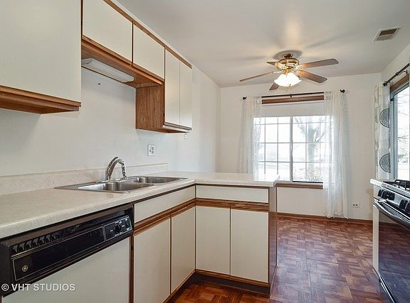 4th image of 216 Charleston Ct Unit 5