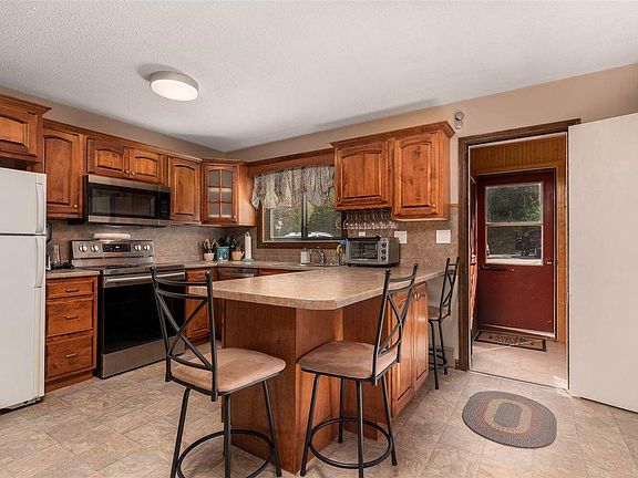 3rd image of 9 Hill N Vale Ln #9