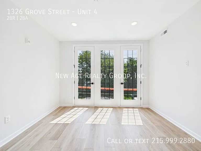 1326 Grove St #4 — Photo 5