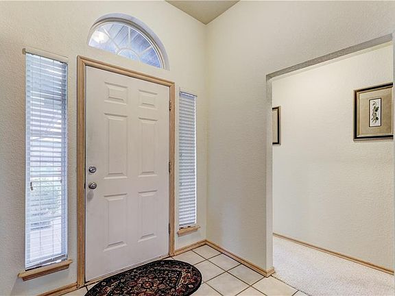 5th image of 205 Sunrise Dr