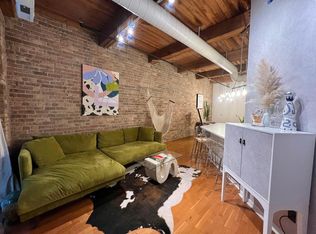 225 W Huron St APT 201, Chicago, IL 60654