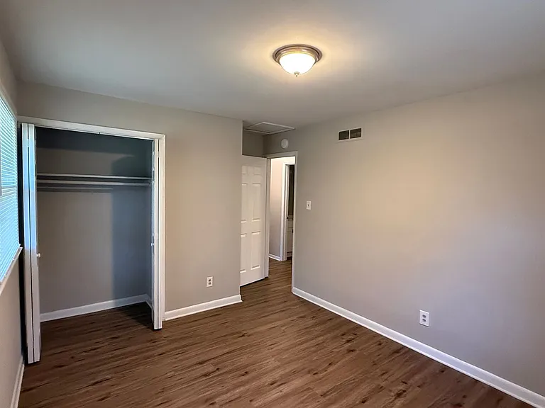 807 E 4th Ave — Photo 14