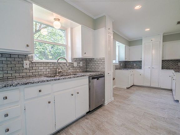 4th image of 809 N Shore Dr