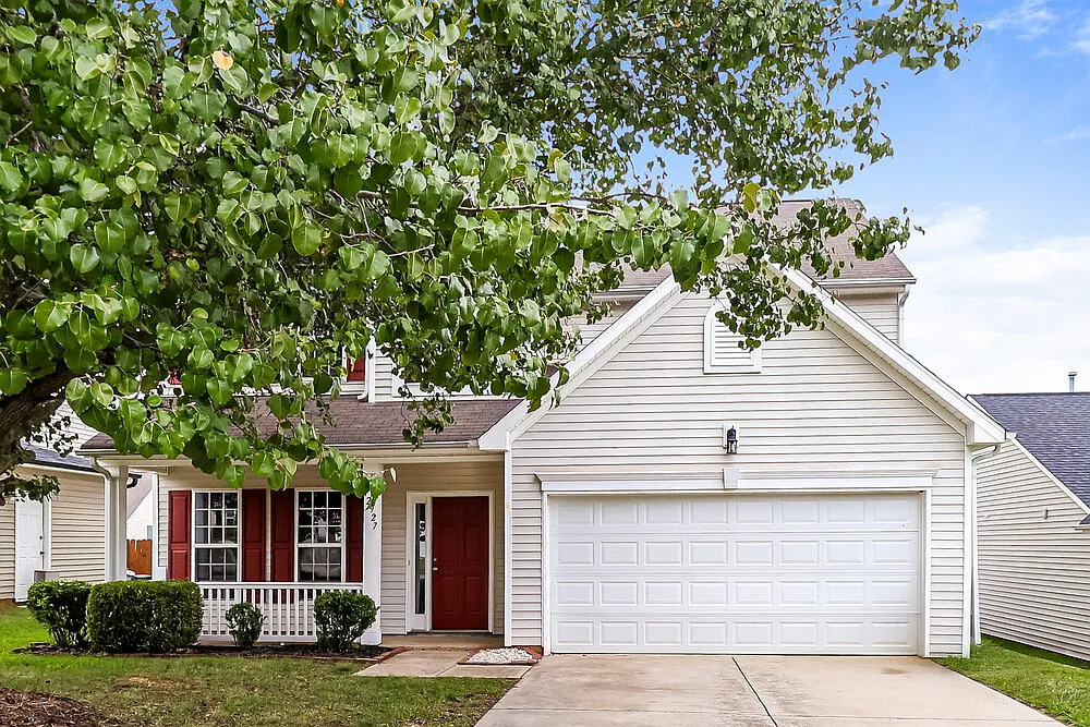 3 bed, 2.5 bath, 2012 sqft, $2,245 — Photo 1