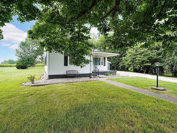 3rd image of 1323 S Darwin Ave