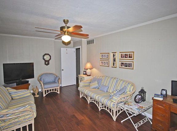 5th image of 128 Westwood Dr