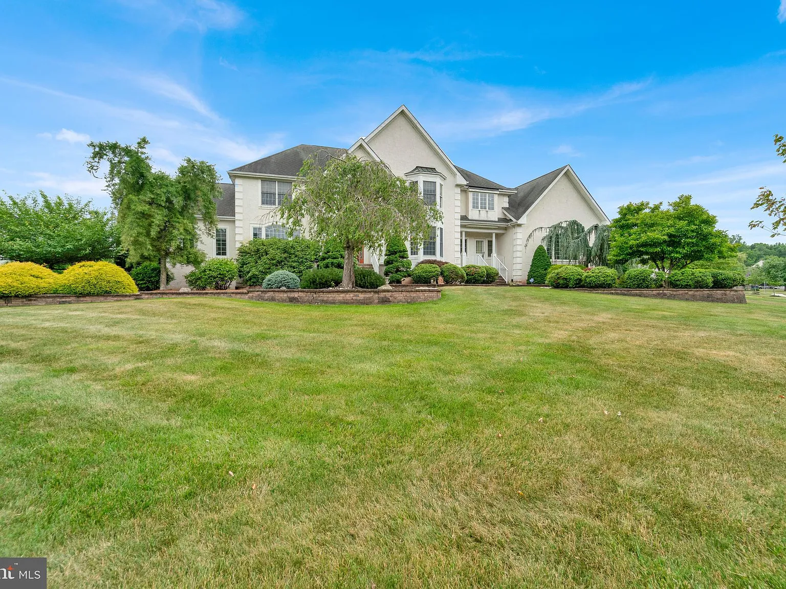 4 bed, 3.5 bath, 4300 sqft, $6,900 — Photo 4