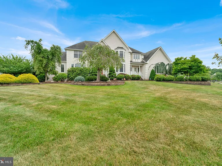 19 Meadowlark Dr — Photo 4
