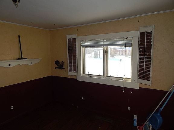 2nd image of 817 Ash Ave