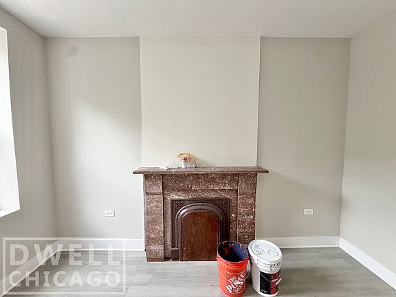 3rd image of 1546 W Walton St Unit 2F