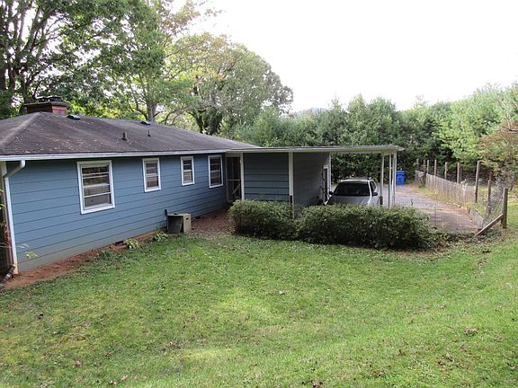 Easy entertaining area in the backyard