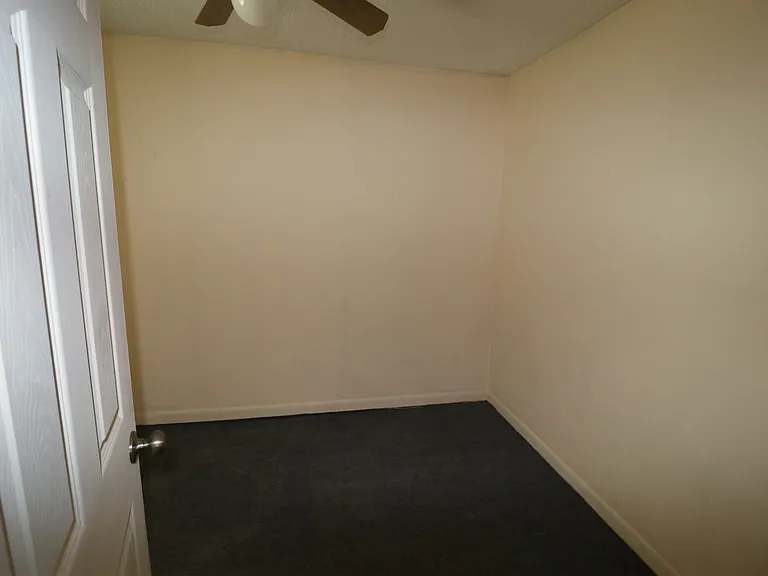 222 E Ravine Rd — Photo 9