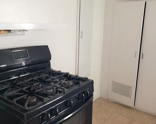 5th image of 1640 Greenfield Ave