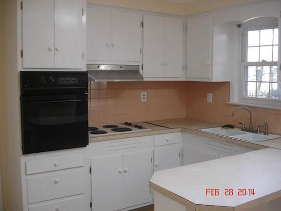 3rd image of 136 Causeway Dr