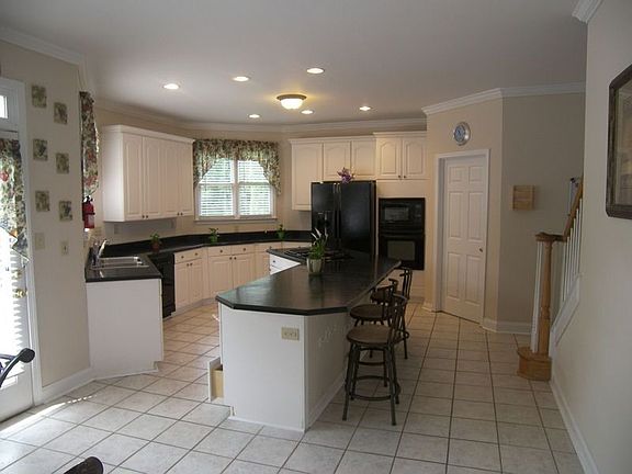 Gourmet Kitchen Great for Entertaining