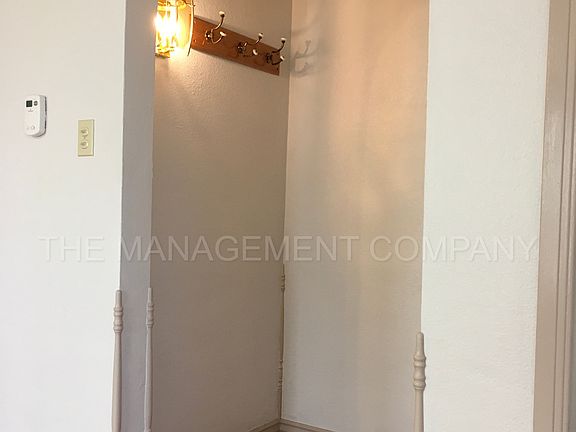4th image of 576 Addison Ave W