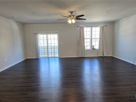 4th image of 5925 Laurel Bed Ln #B