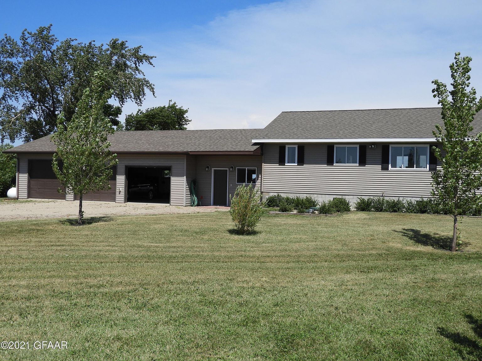 2507 Prairiewood Ln Warwick Nd 581 Mls 21 291 Zillow