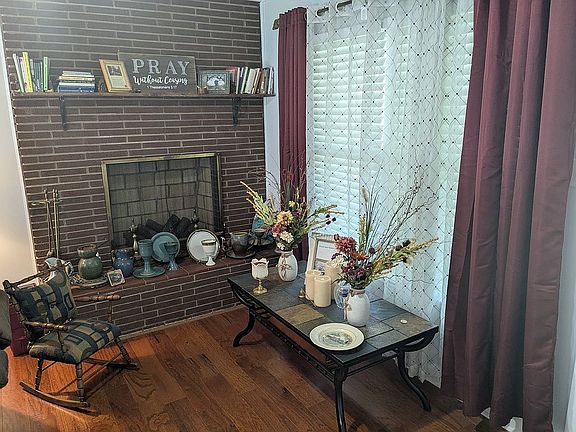 3rd image of 306 Sweetbriar Dr